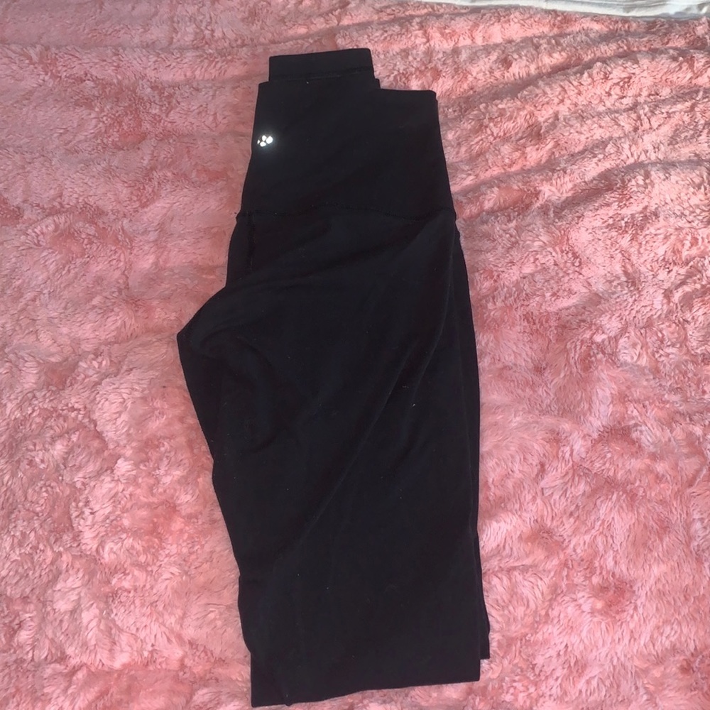 Lululemon size 6 wunder under